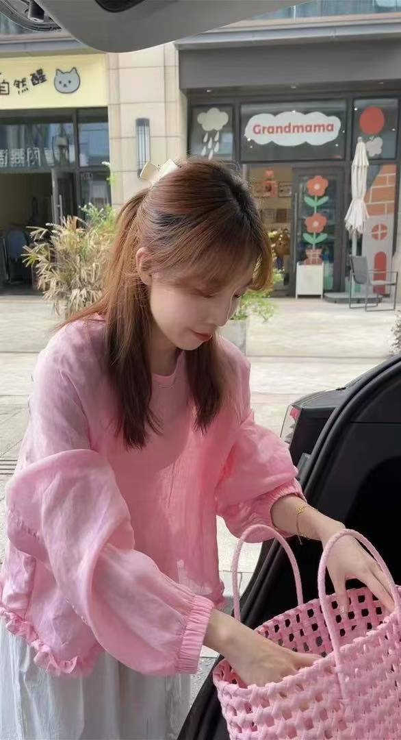 Pink Korean Sweet Round Neck Ruffle Hem Blouse and White Skirt Two-Piece Set - Image 3