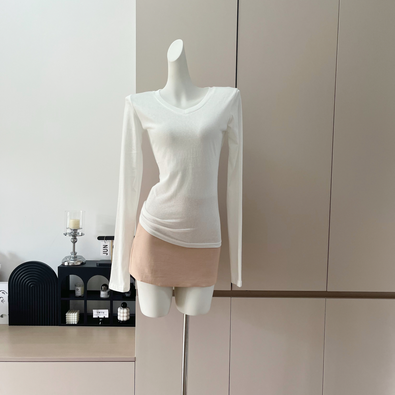 White V-Neck Long Sleeve T-Shirt for Women 2025 New Fall Slim Fit Base Layer Top - Image 2