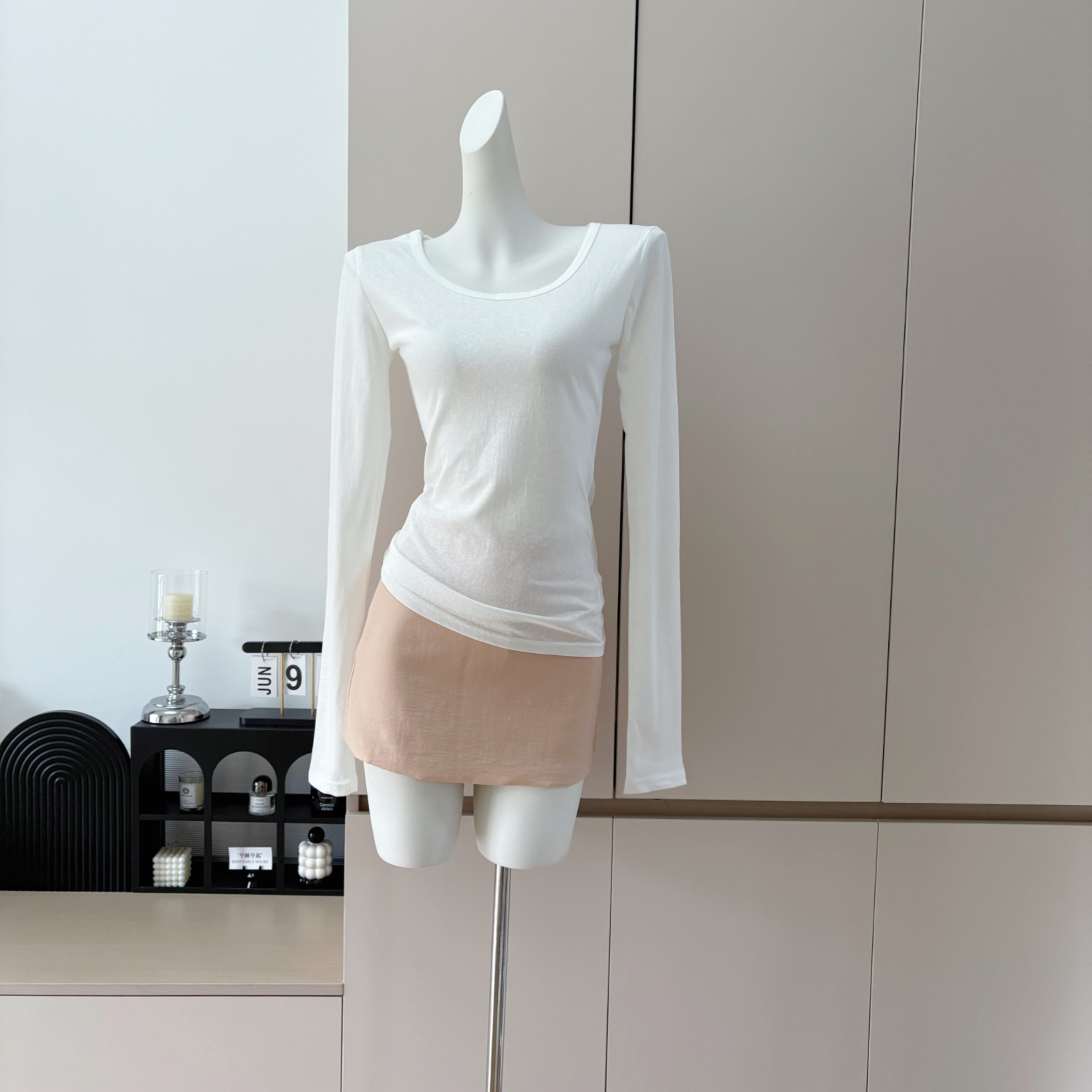 White V-Neck Long Sleeve T-Shirt for Women 2025 New Fall Slim Fit Base Layer Top - Image 3
