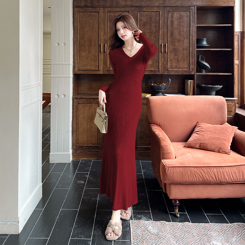 V-Neck Knit Dress Women's Autumn Winter Slim Fit High Waist Bodycon Mermaid Long Sweater Dress - Image 3
