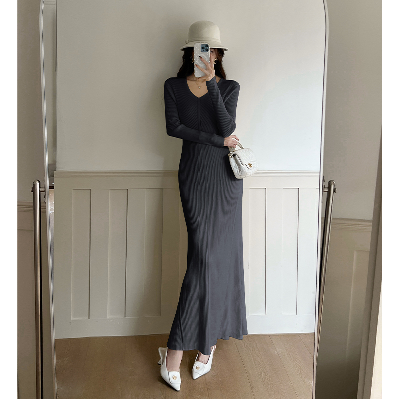 V-Neck Knit Dress Women's Autumn Winter Slim Fit High Waist Bodycon Mermaid Long Sweater Dress - Image 4