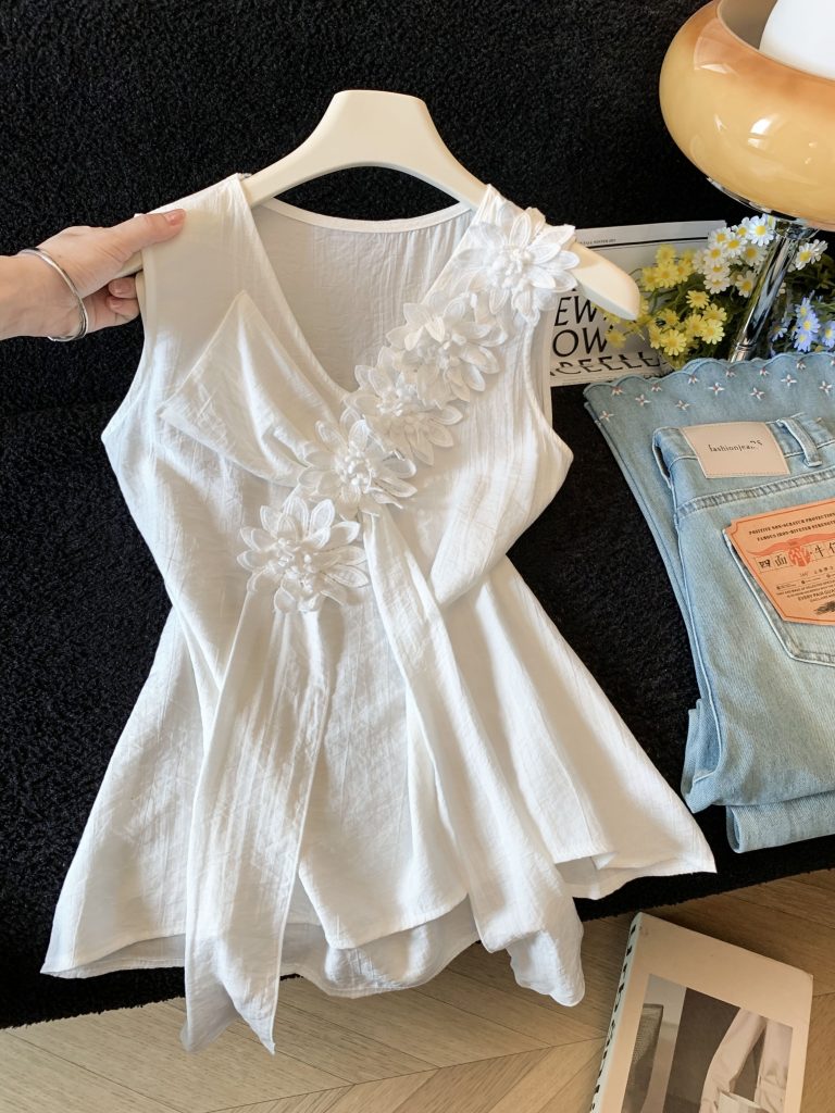 Women's Sleeveless V-Neck Shirt with 3D Floral Design