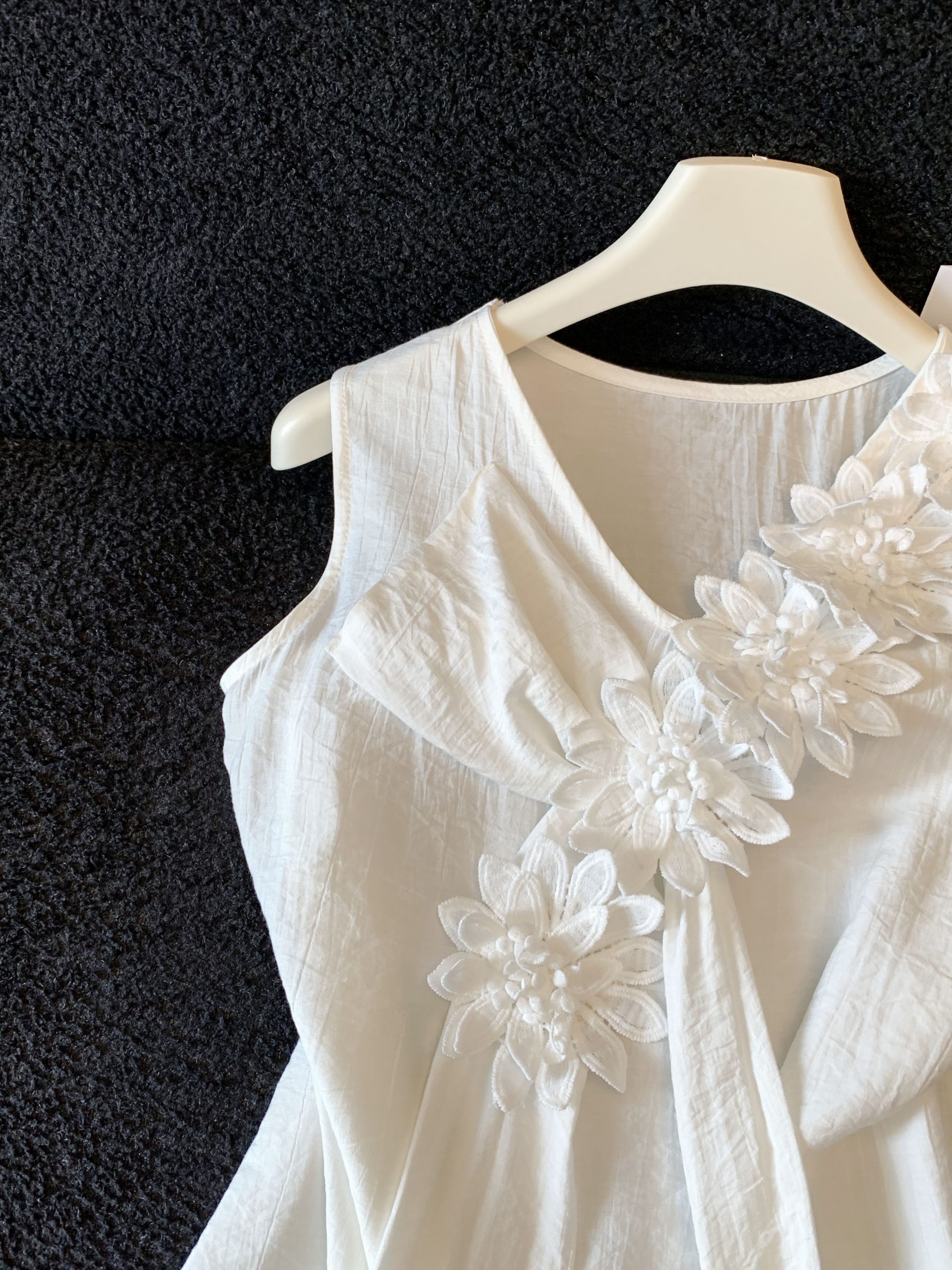 Women's Sleeveless V-Neck Shirt with 3D Floral Design - Image 4