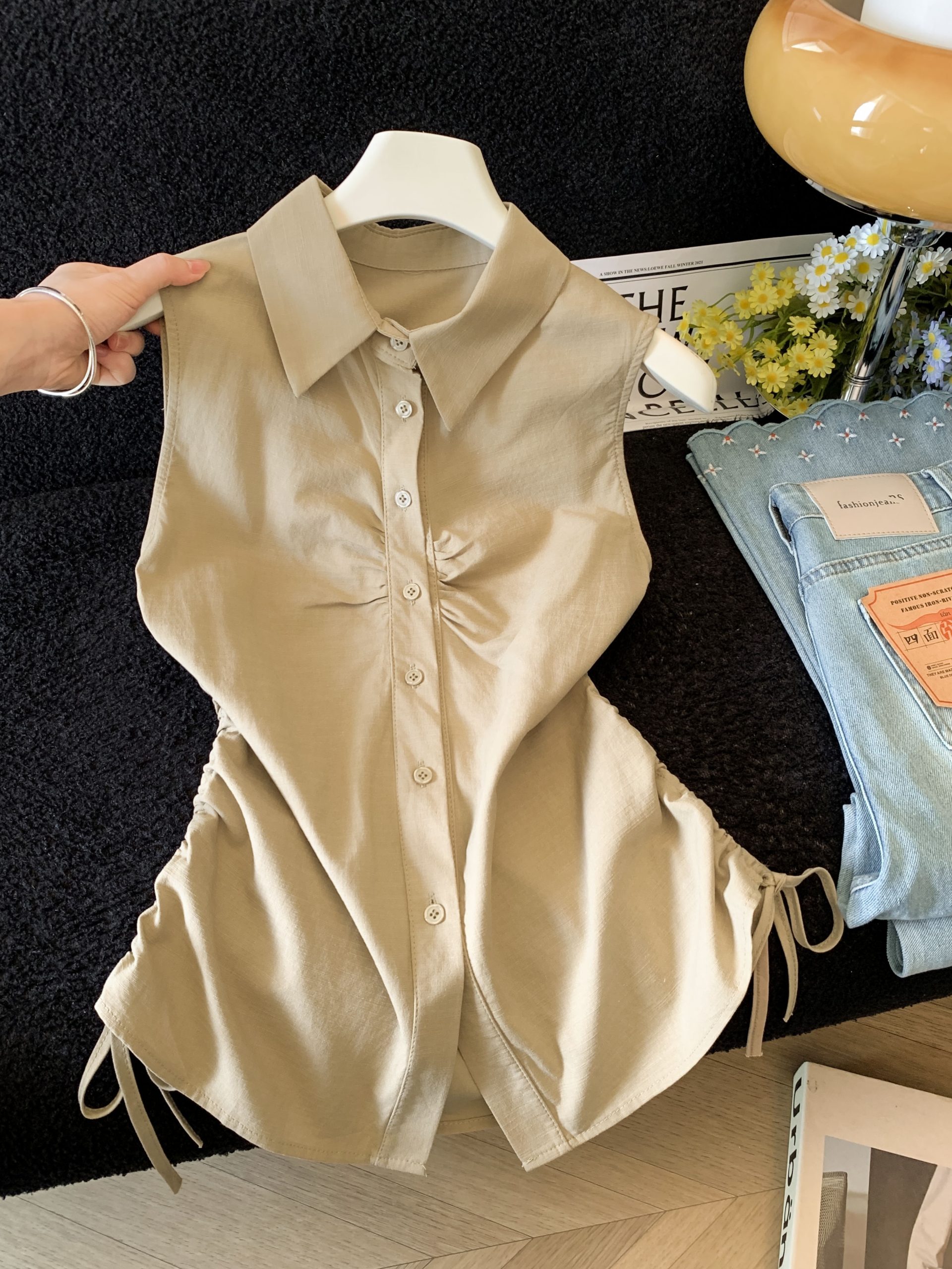 Summer New Polo Collar Sleeveless Shirt for Women with Side Drawstring and Single-Breasted Design