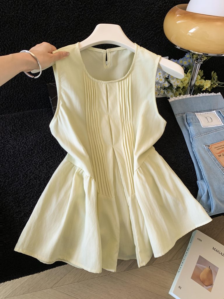 French Commute Pleated Sleeveless Shirt for Women